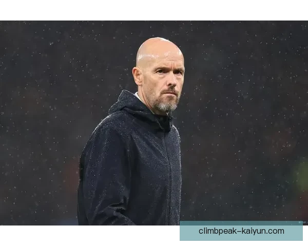 滕哈赫战术历史地位值得关注，表现稳健的战术理念引发广泛讨论