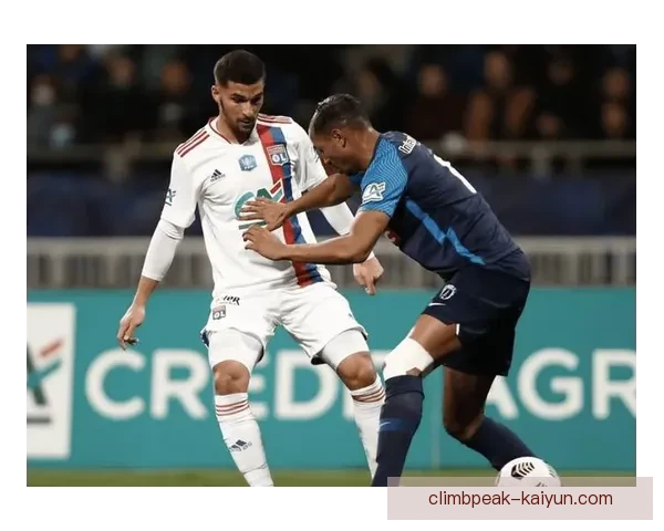 斯托克城防线薄弱，近期失球过多需加强防守策略