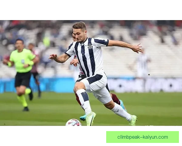 足球明星球员状态回暖，近期表现引发关注与期待