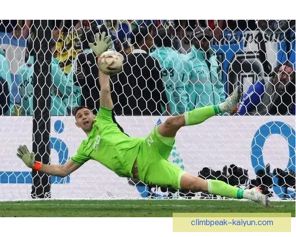 马丁内斯面对旧主阿森纳表现稳健